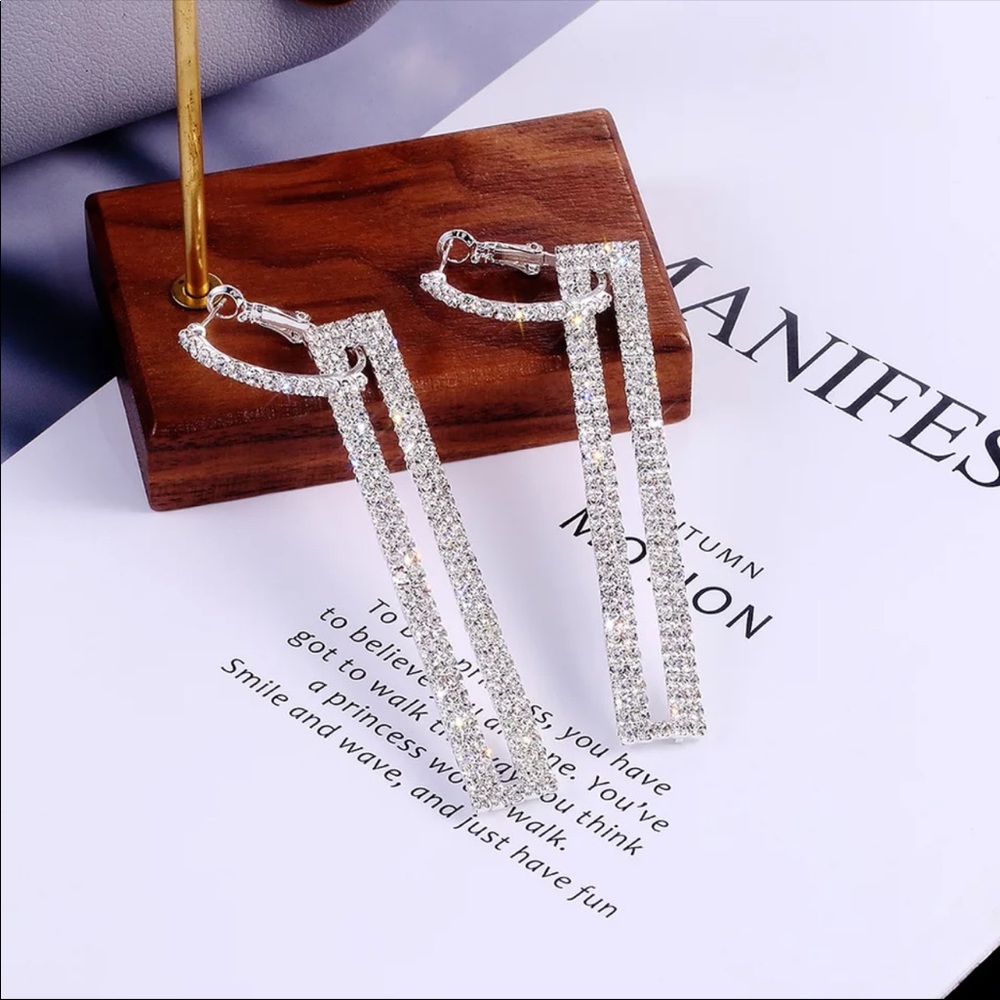 *NEW*Gorgeous Sparking Crystal Long Dangle Earring - Picture 4 of 9